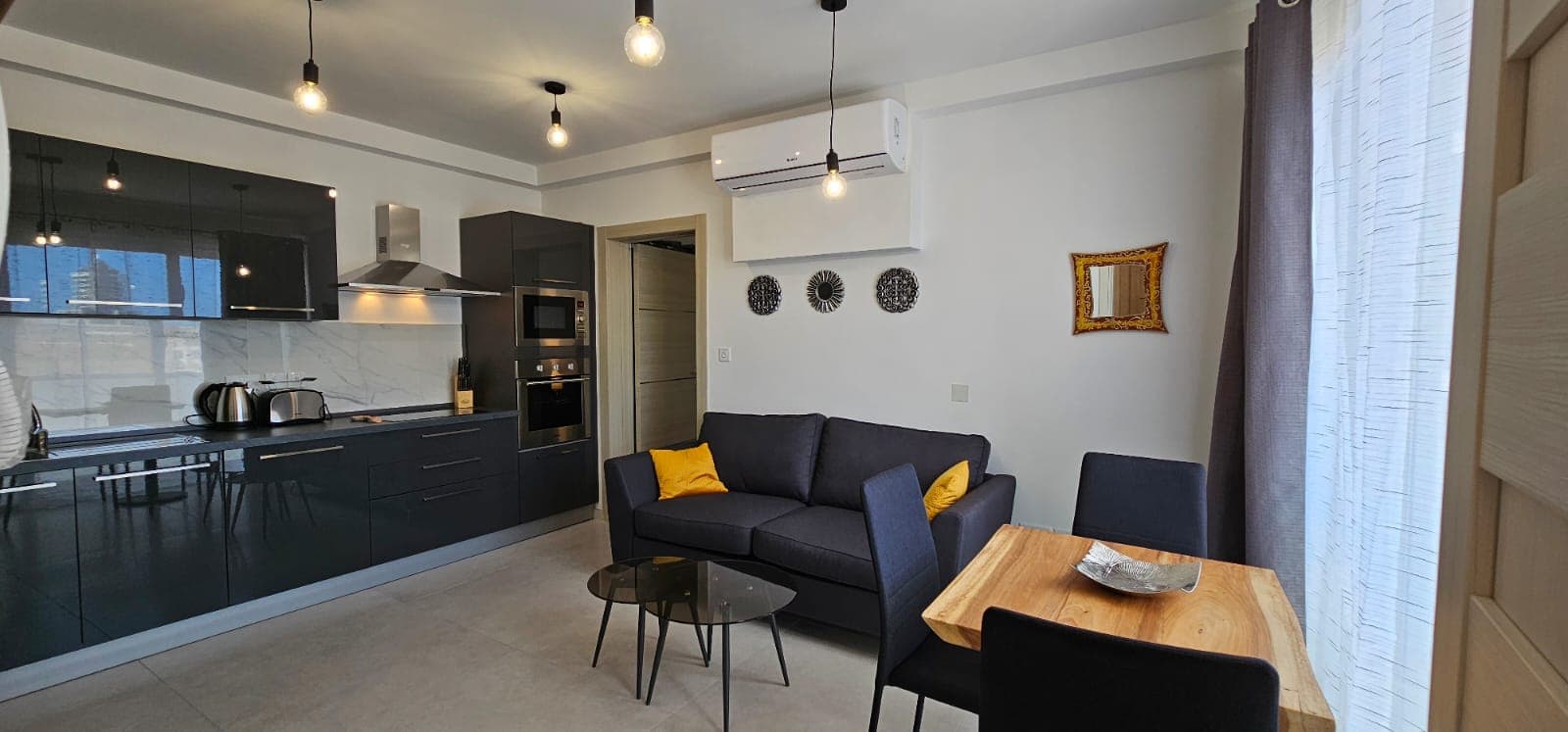 One Bedroom Apartment with a Private Balcony in Gzira - thumbnail 2