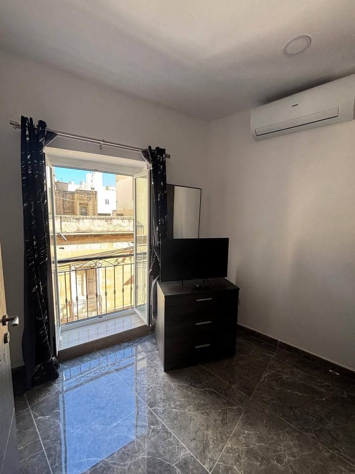 One Bedroom Apartment with Seaview in Sliema - thumbnail 6
