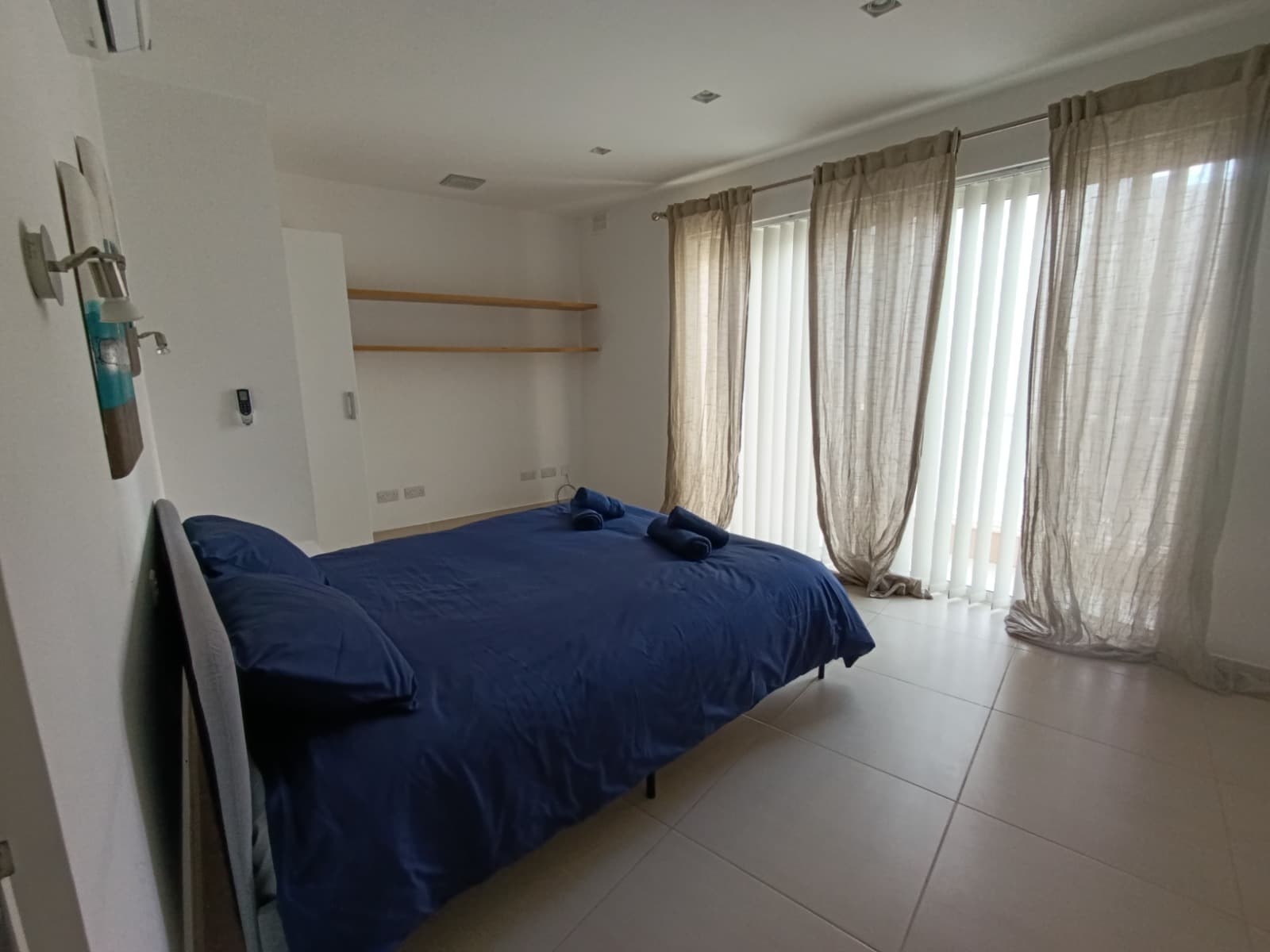 Three Bedroom Seafront Apartment with Private Balconies in St. Paul's Bay - thumbnail 14