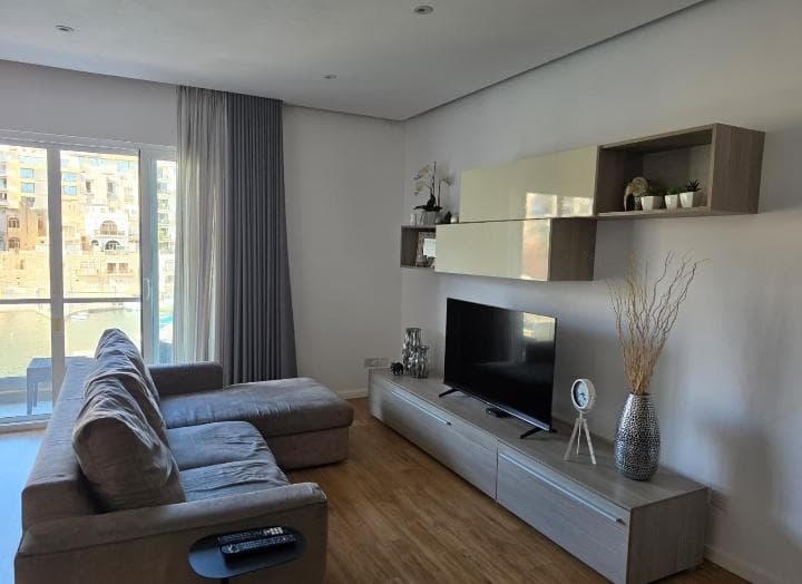 Two Bedroom Apartment with Seaview in St Julians  - thumbnail 3