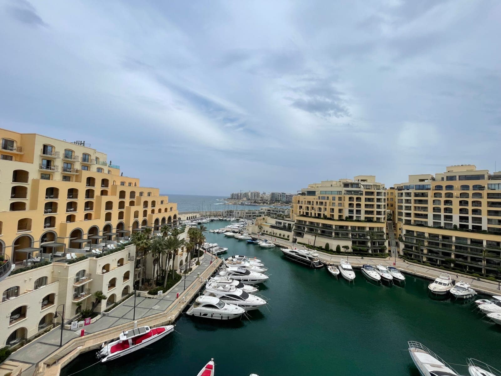 Apartment facing the Marina in Portomaso - thumbnail 2