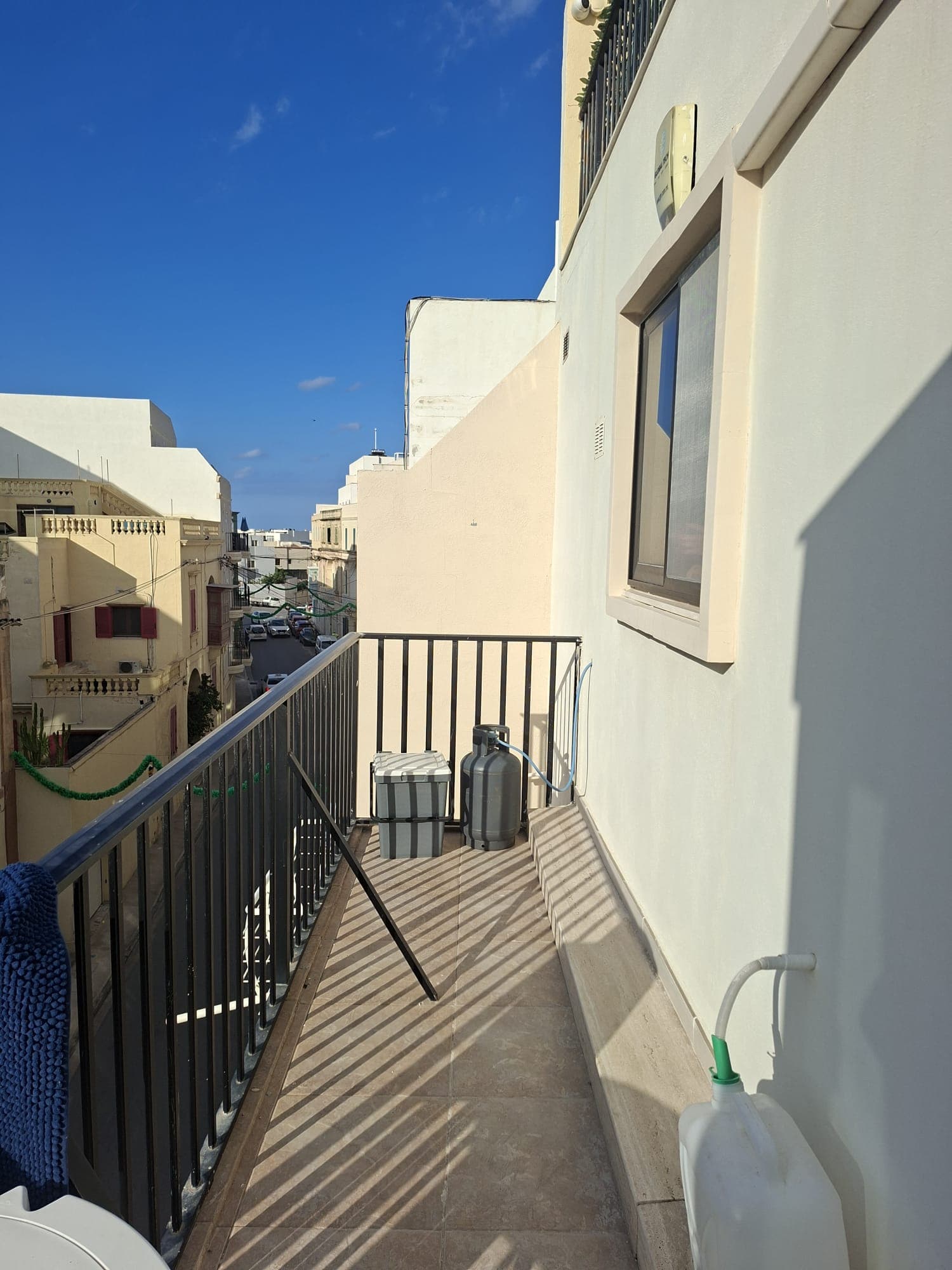 One Bedroom Modern Apartment with Balcony in St Julians - thumbnail 4