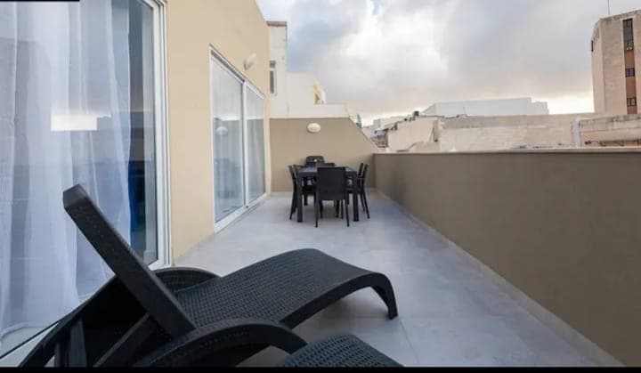 Penthouse in St Julians - thumbnail 2