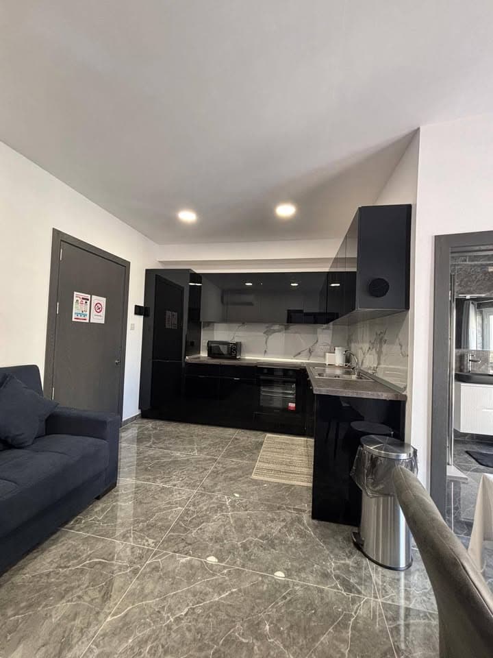 One Bedroom Apartment with Seaview in Sliema - thumbnail 4