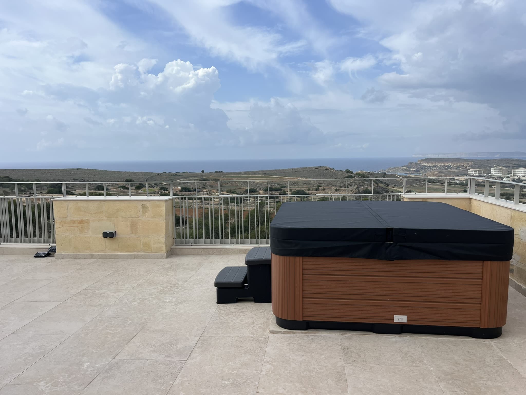 Fully Detached & Exclusive Villa with infinity Pool and Seaview's in Mgarr - thumbnail 5