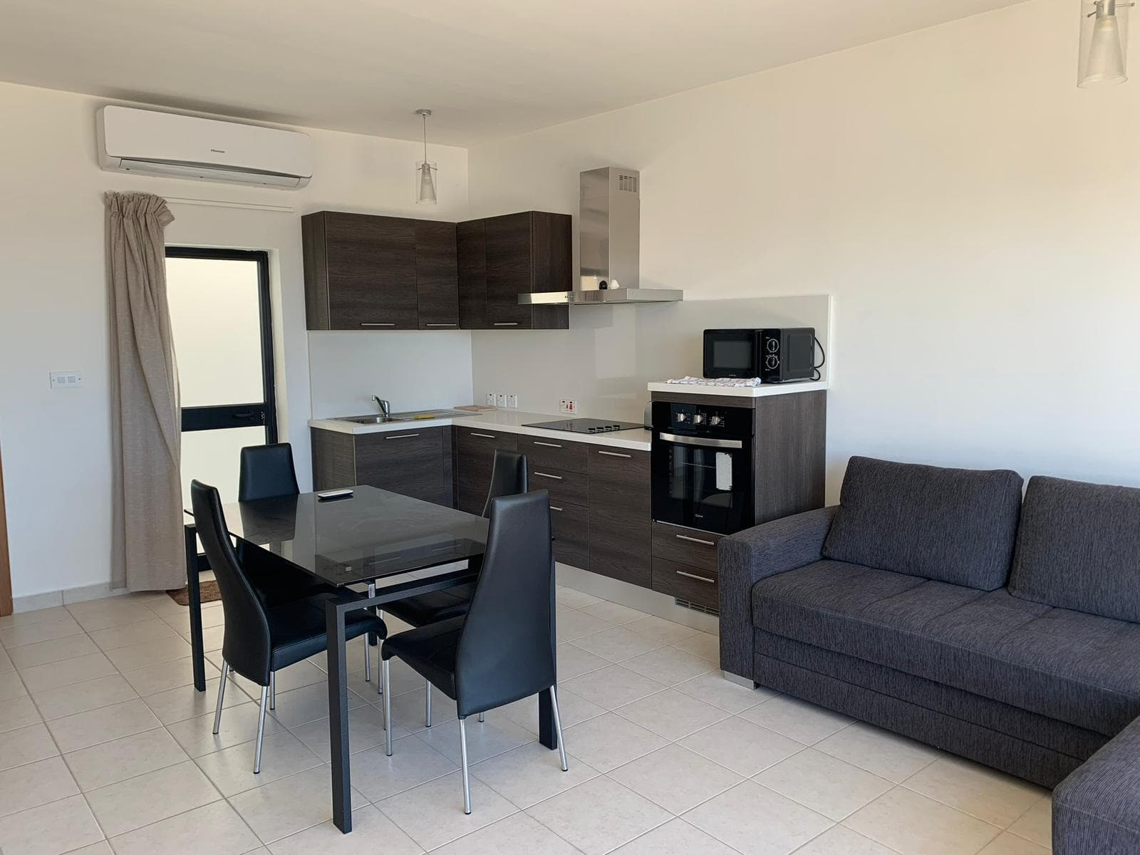 Two Bedroom Seafront Penthouse with a Large Terrace in St Julians  - thumbnail 4