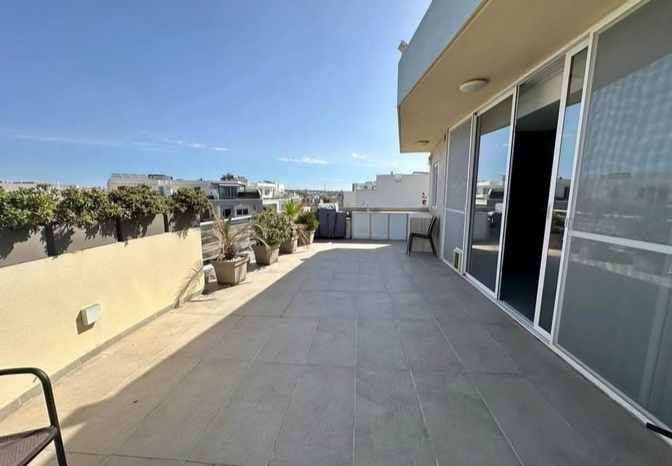 Penthouse with private swimming pool in Attard - thumbnail 6