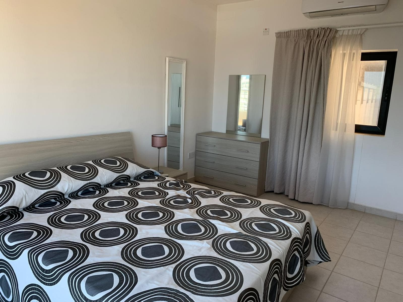Two Bedroom Seafront Penthouse with a Large Terrace in St Julians  - thumbnail 9