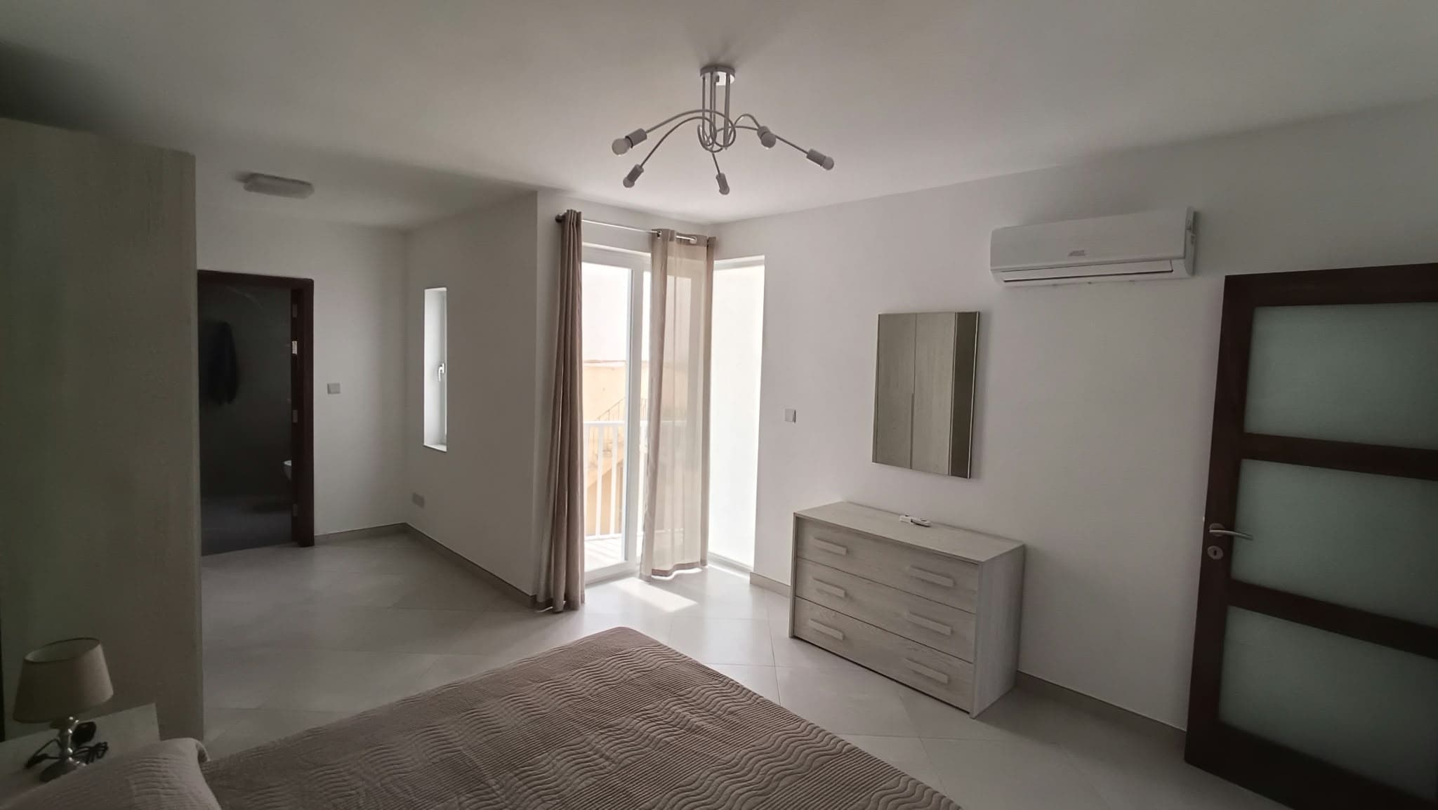 Three Bedroom Apartment with a Large Terrace and Valley Views in Mosta - thumbnail 8