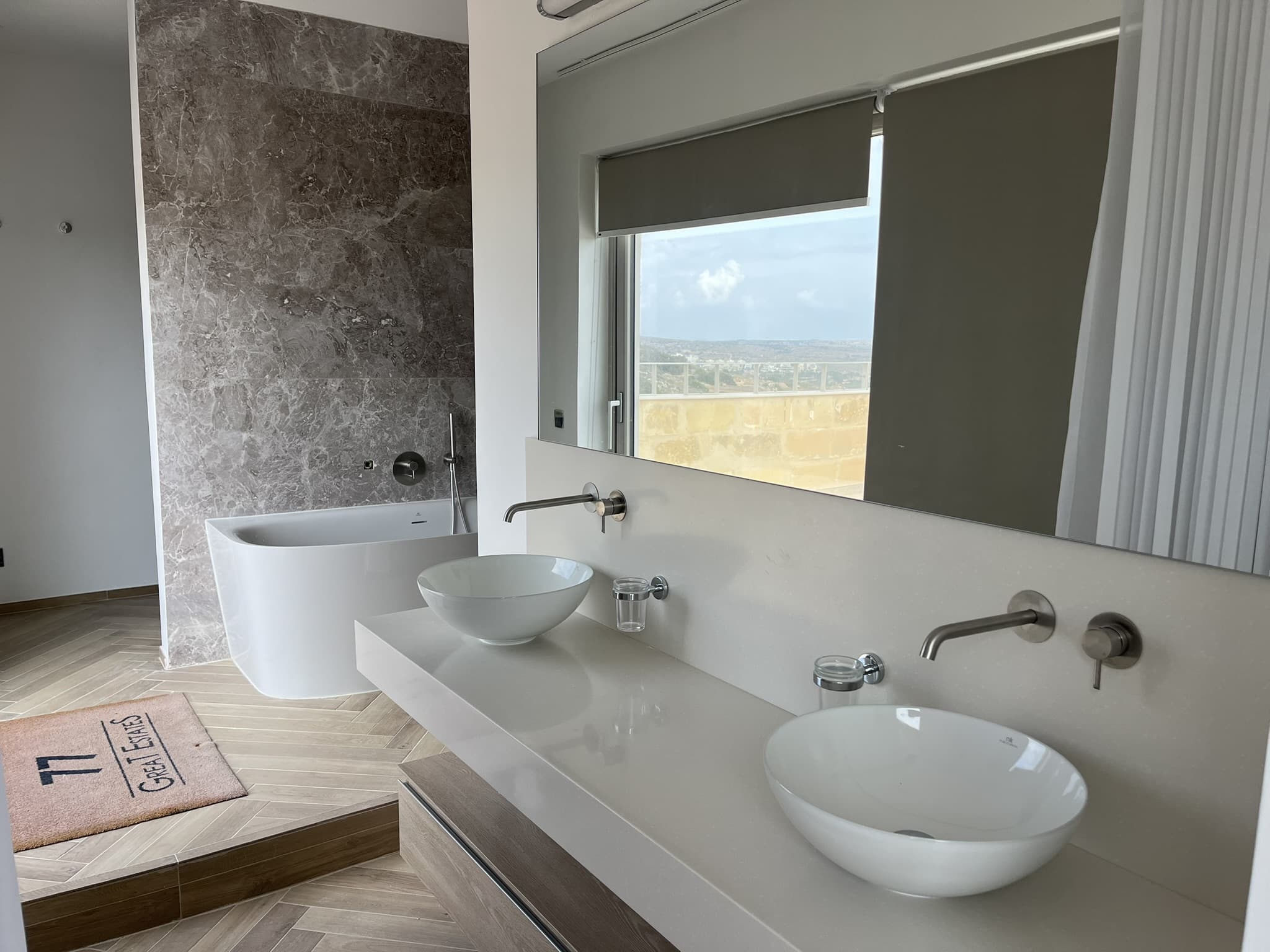 Fully Detached & Exclusive Villa with infinity Pool and Seaview's in Mgarr - thumbnail 9
