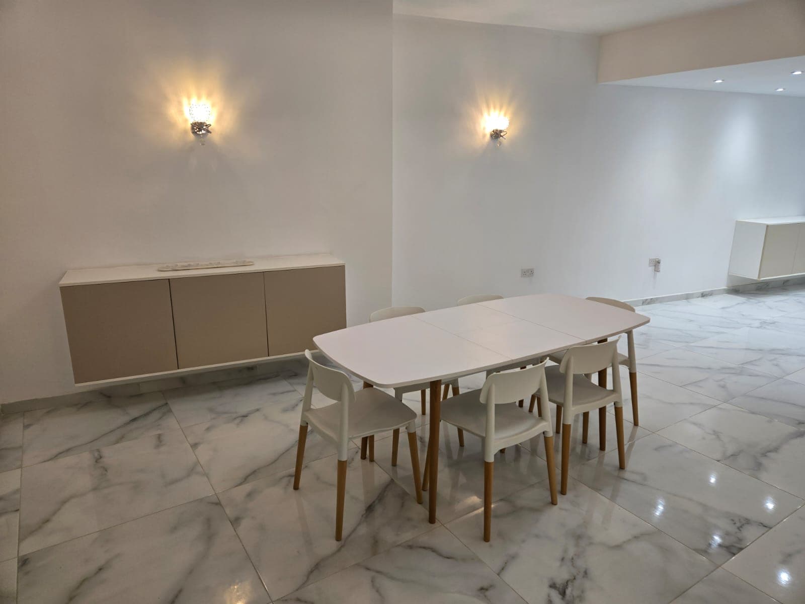 A Three bedroom with a terrace facing the seafront in central Sliema - thumbnail 5