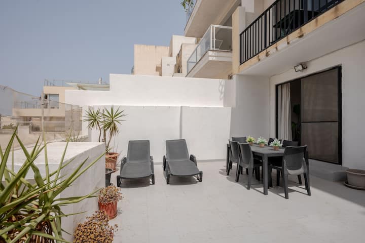 Three Bedroom Apartment with Large Terrace in St Julians  - thumbnail 2