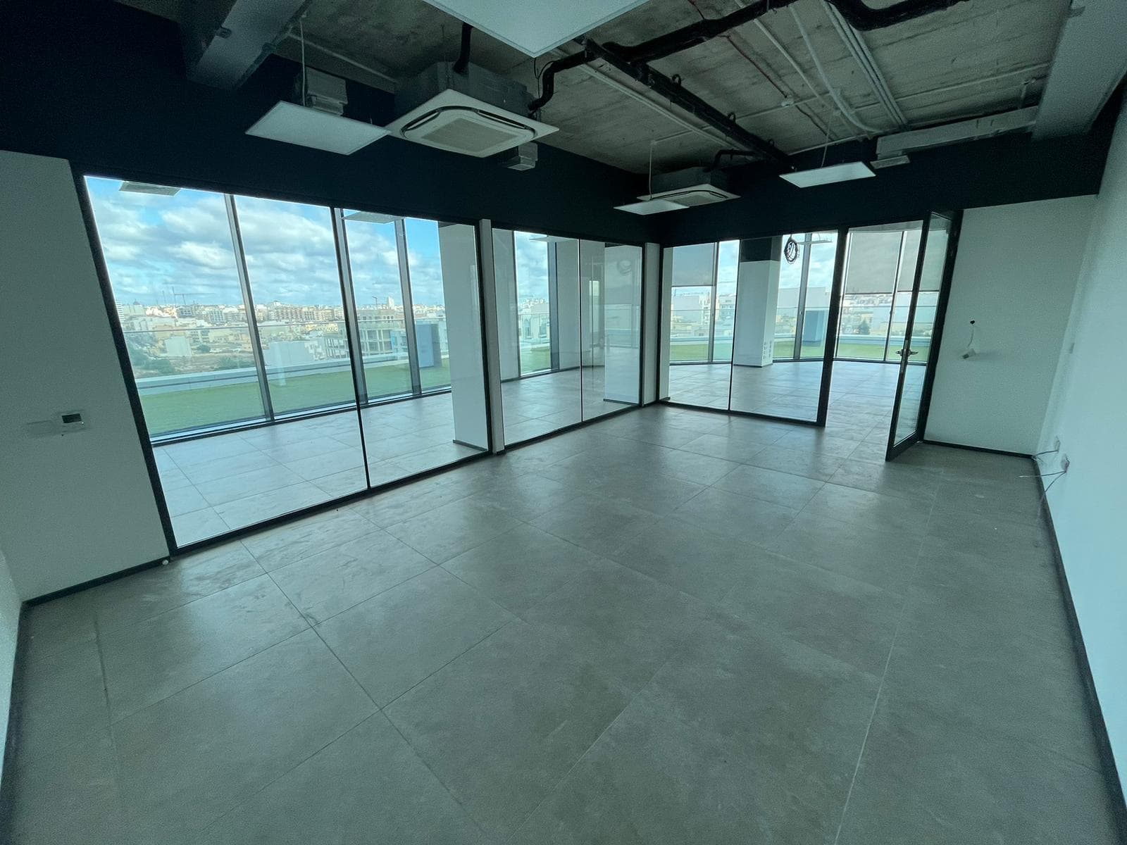 Penthouse Office in Santa Venera - thumbnail 4