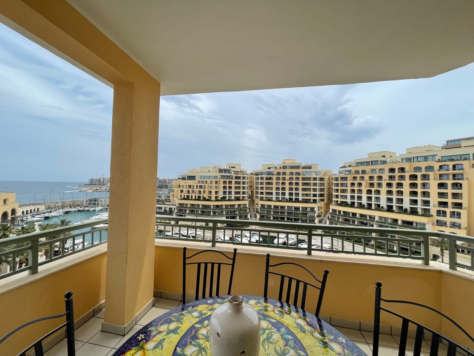 Apartment facing the Marina in Portomaso - thumbnail 4