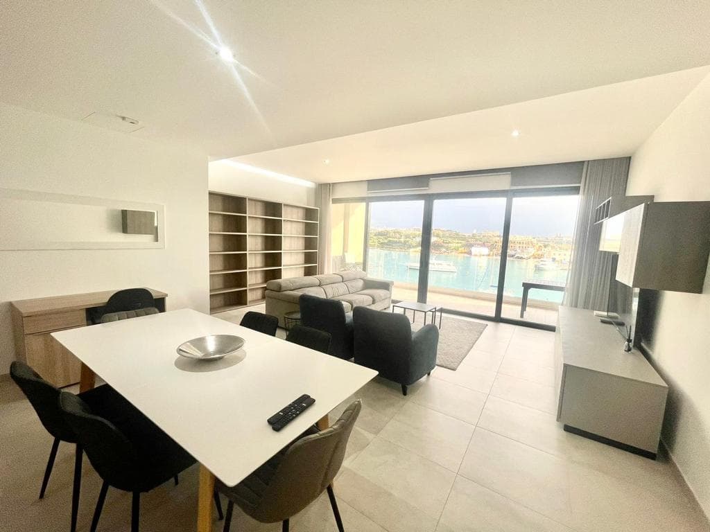 Apartment on the Sliema Seafront - thumbnail 2