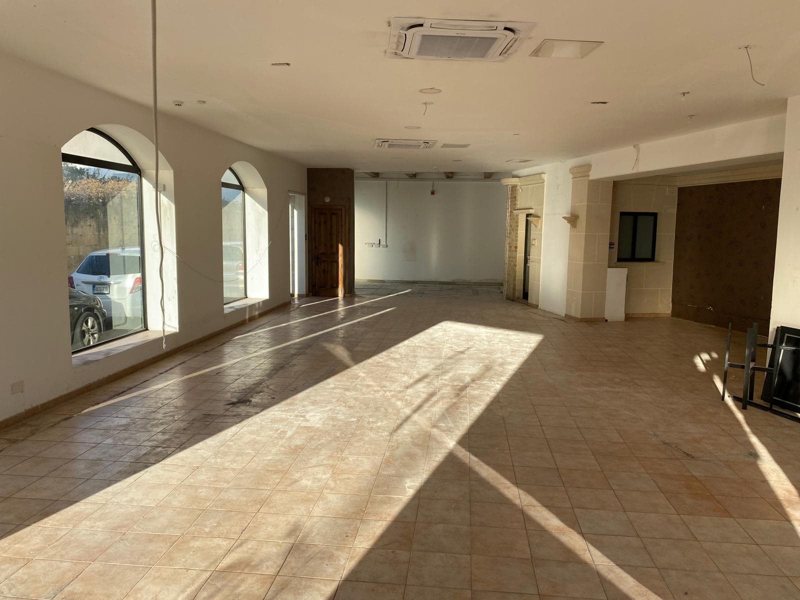 Showroom in Zabbar - thumbnail 2