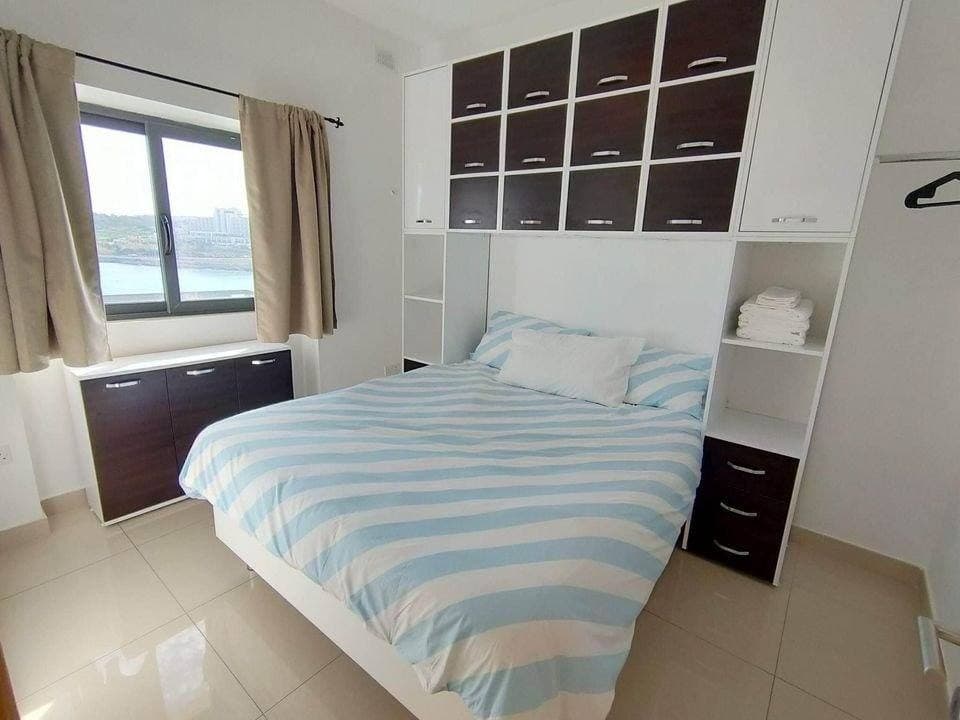 Seafront Apartment in Qawra - thumbnail 3