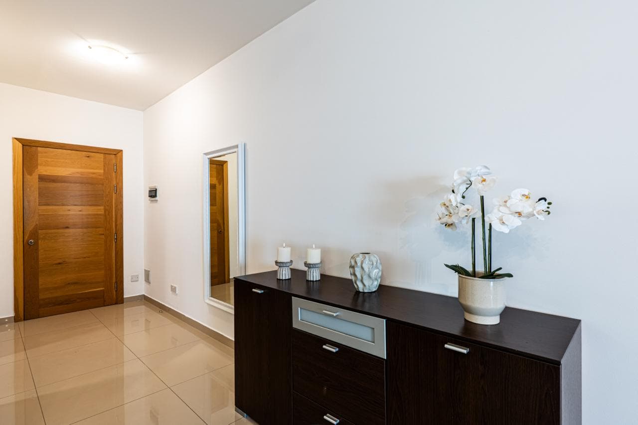Three Bedroom Modern Apartment in Swieqi - thumbnail 6