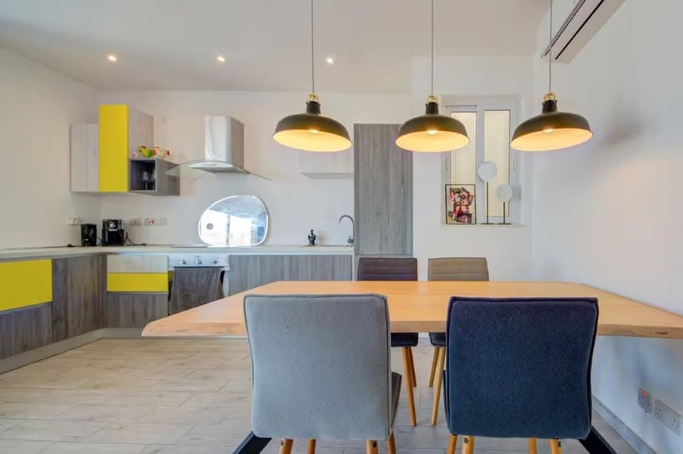 Two Bedroom Penthouse with Large Terraces and Sea Views in Marsaskala - thumbnail 9