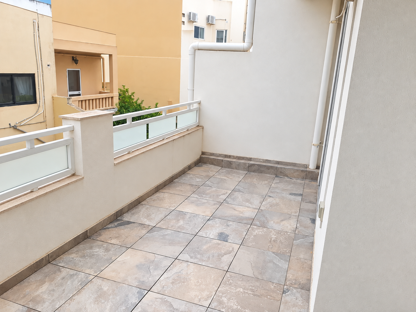 Two Bedroom Apartment with a Terrace in Naxxar - thumbnail 2