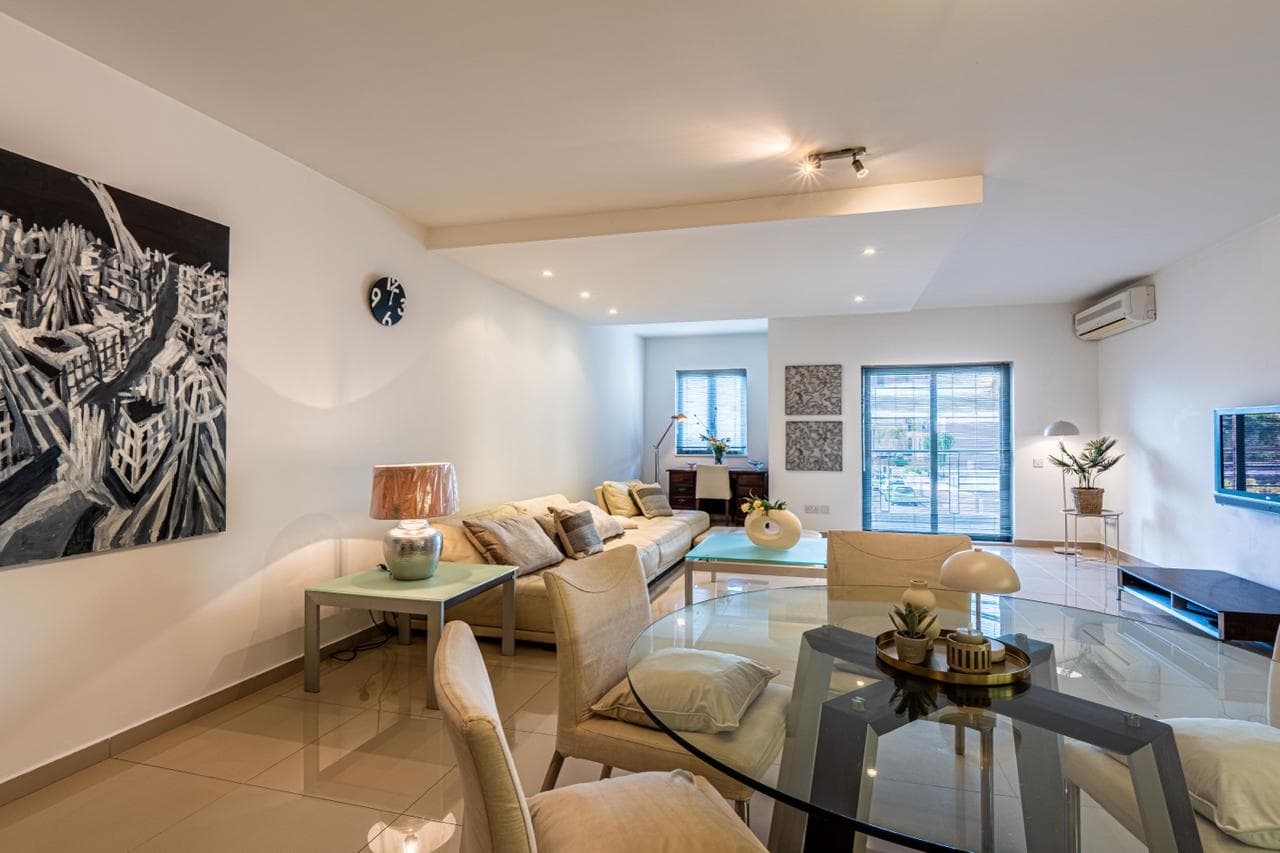 Three Bedroom Modern Apartment in Swieqi - thumbnail 3