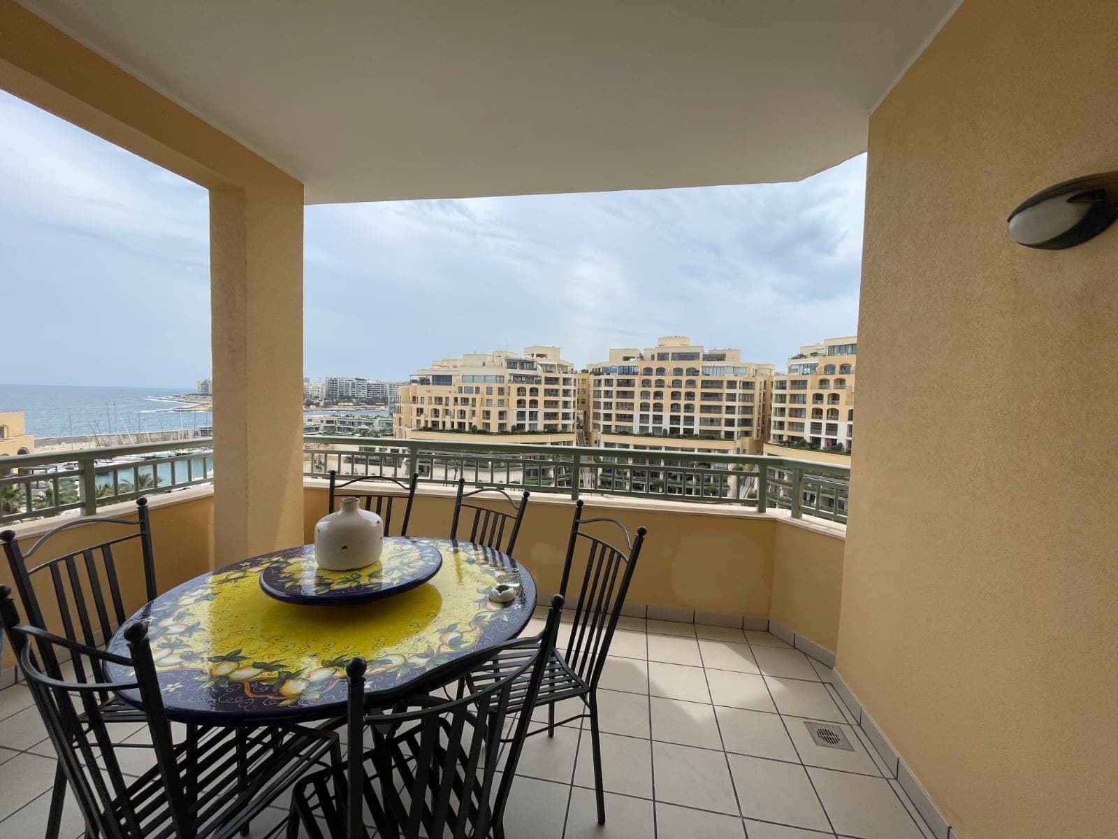 Apartment facing the Marina in Portomaso - thumbnail 20