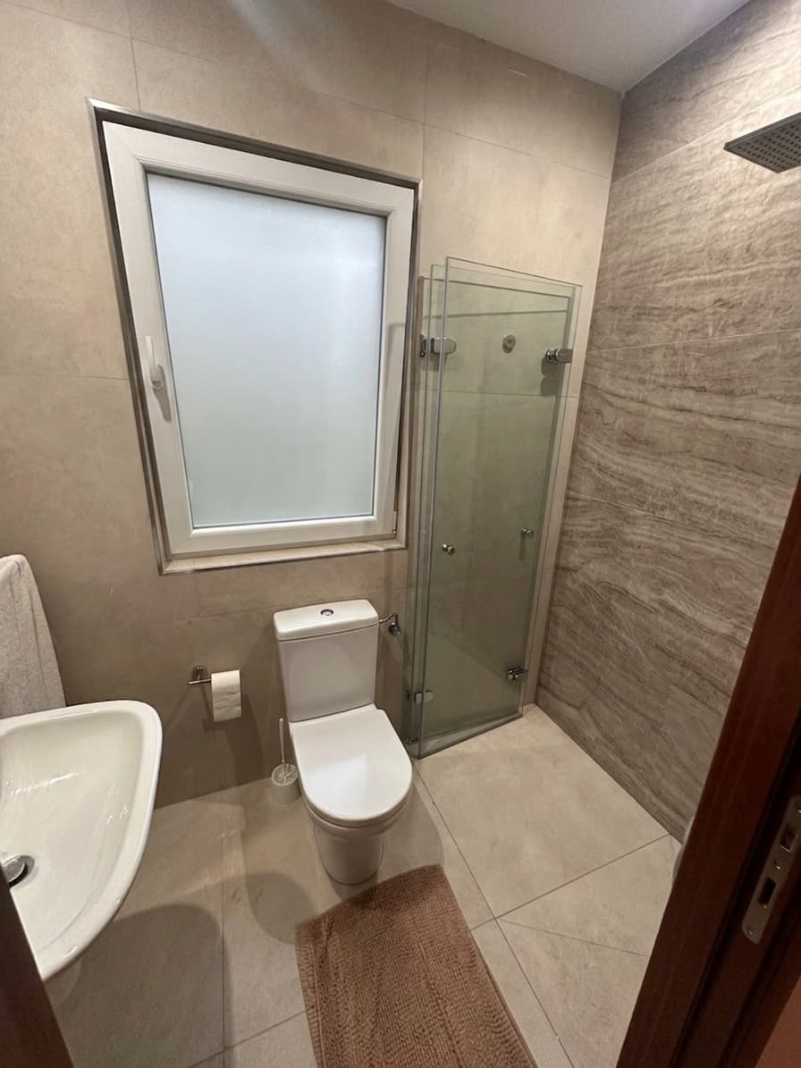 Seafront Apartment in Sliema  - thumbnail 10