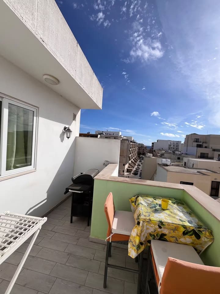 Two Bedroom Penthouse with Large Terraces and Sea Views in Marsaskala - thumbnail 6