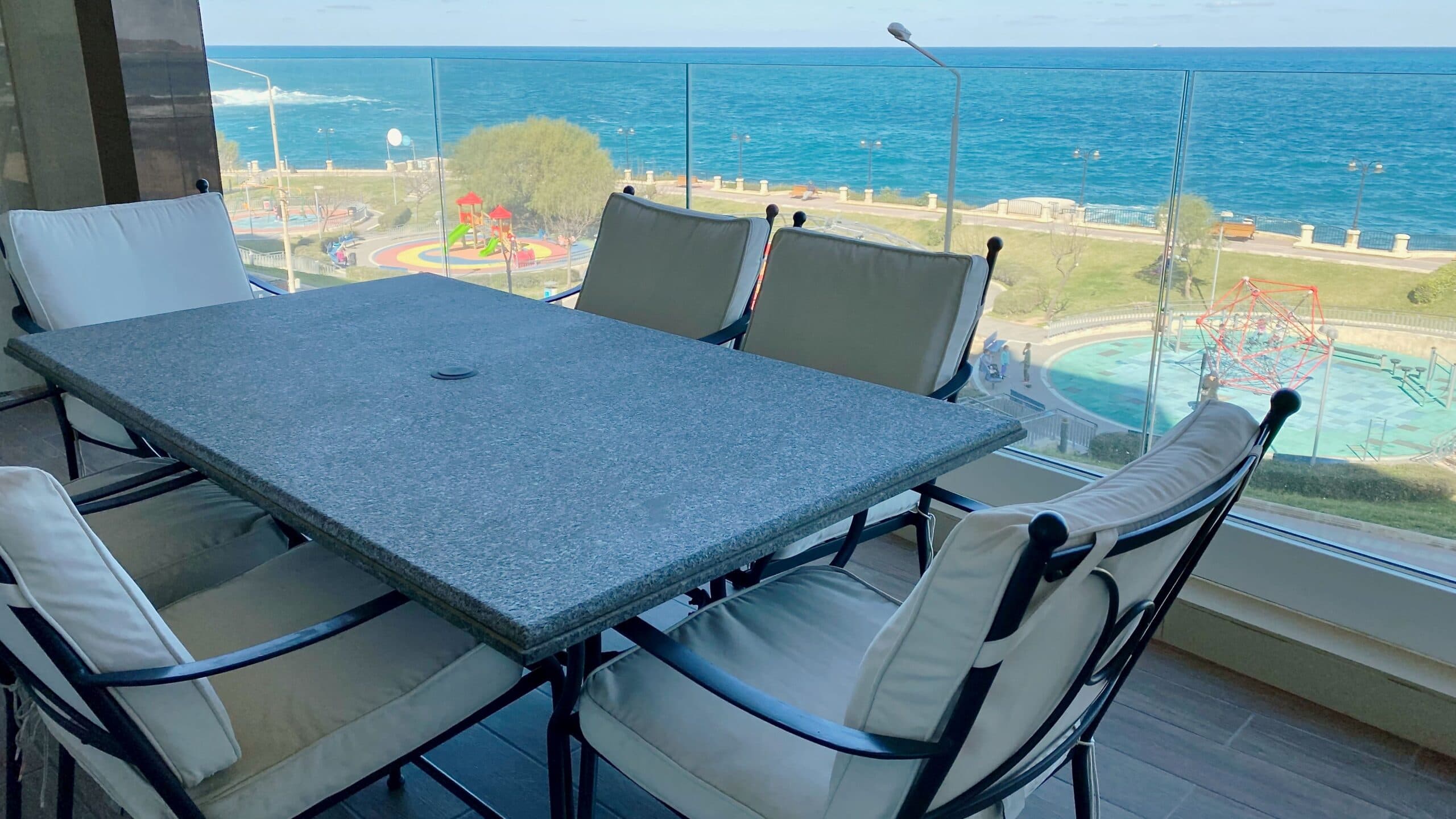 Apartment on the Sliema Seafront - thumbnail 2