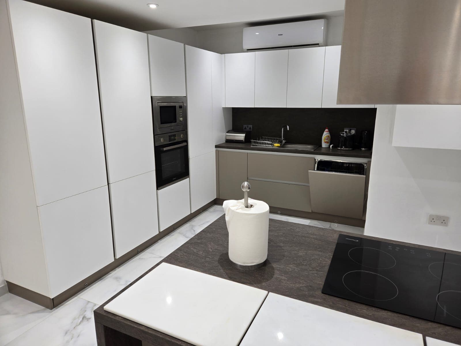 A Three bedroom with a terrace facing the seafront in central Sliema - thumbnail 7