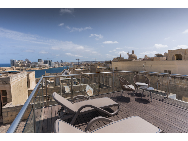 One Bedroom Apartment with Roof Terrace in Valletta  - thumbnail 2
