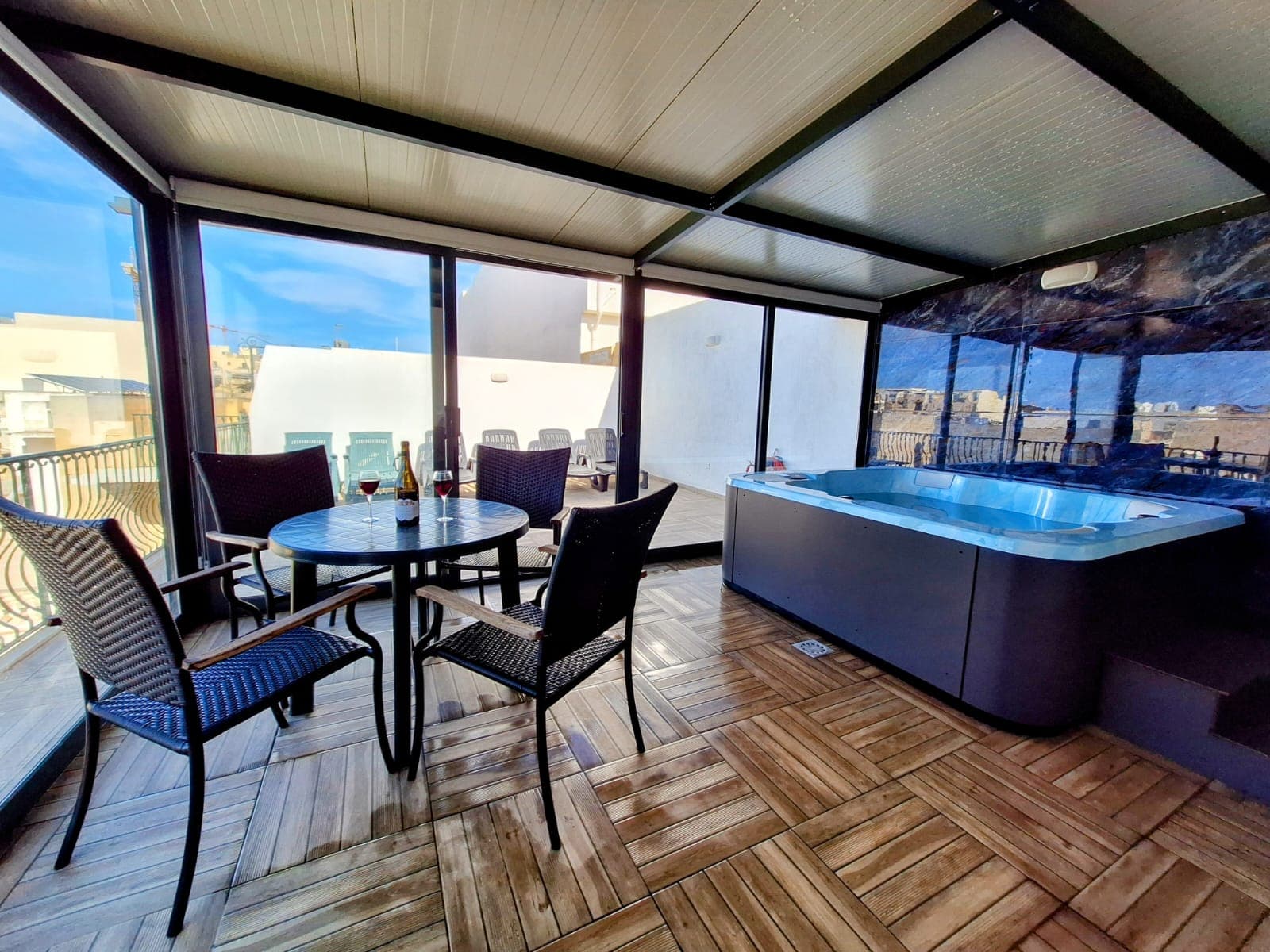 Penthouse with Jacuzzi in Xaghra - thumbnail 2