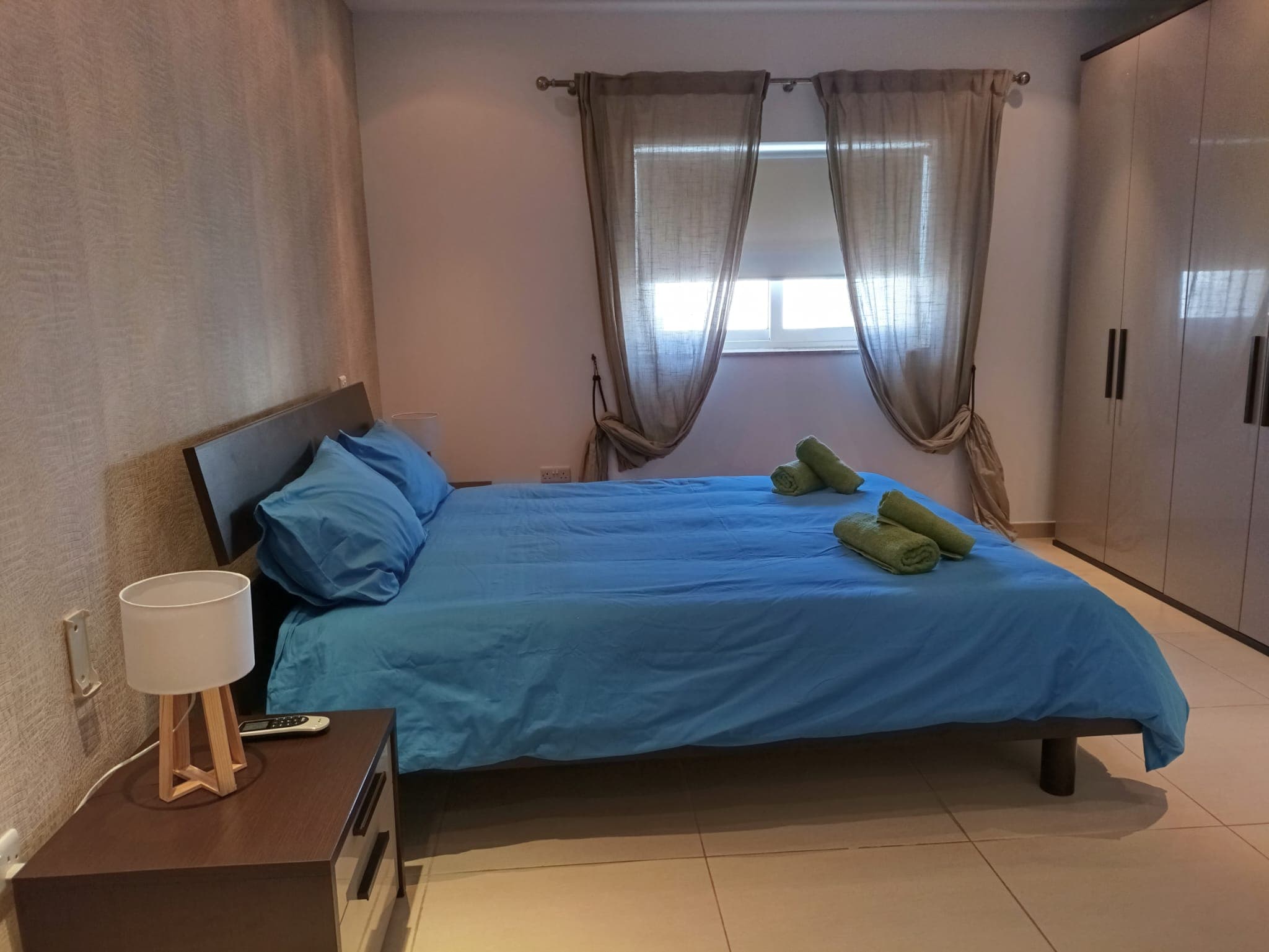 Three Bedroom Seafront Apartment with Private Balconies in St. Paul's Bay - thumbnail 10