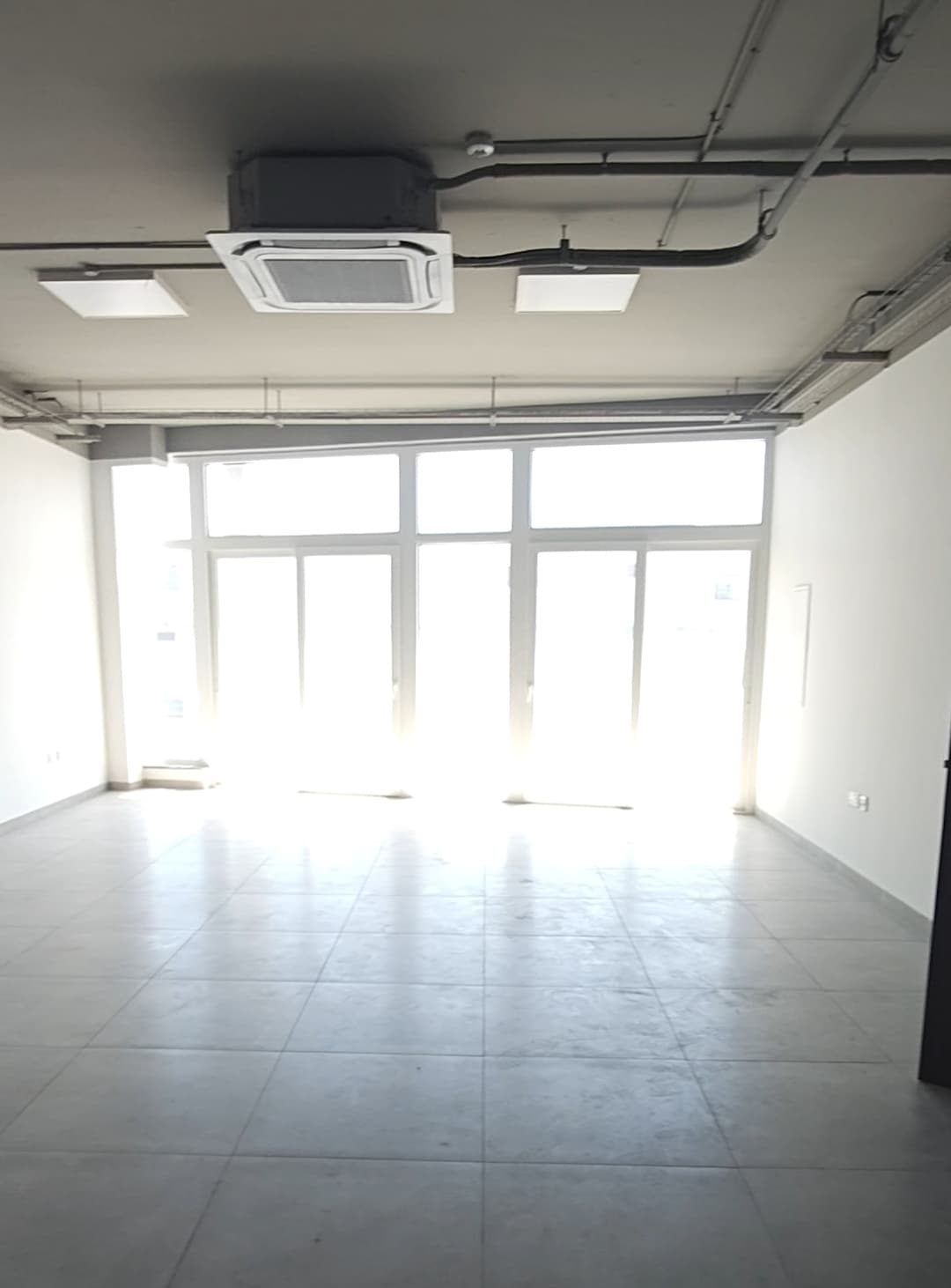 Showroom in Qormi - thumbnail 2