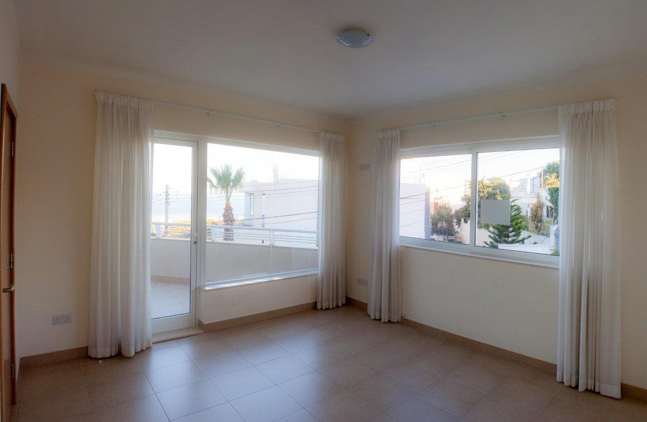 Four Bedroom Duplex Maisonette with a Pool in Madliena - thumbnail 11
