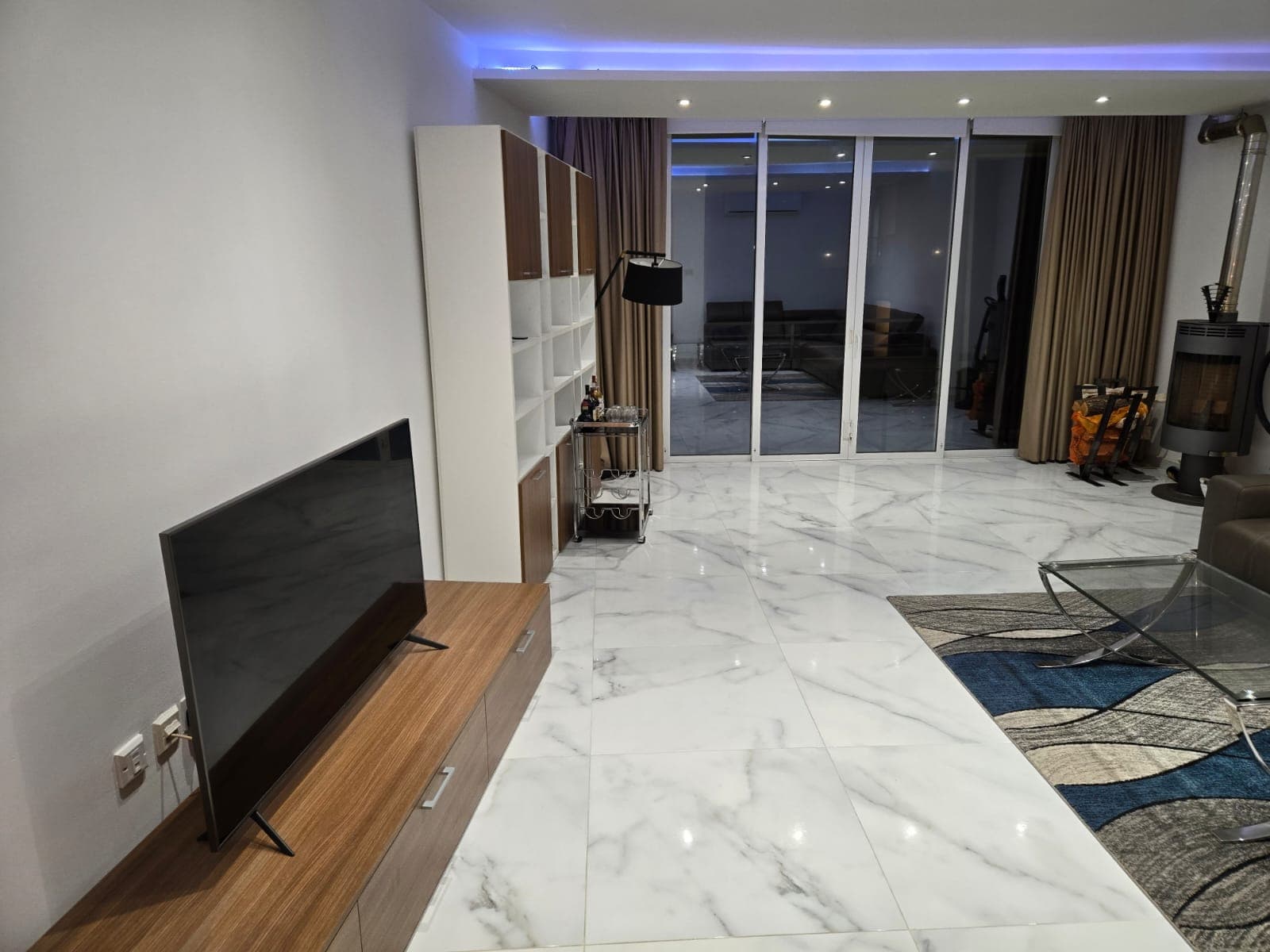 A Three bedroom with a terrace facing the seafront in central Sliema - thumbnail 23