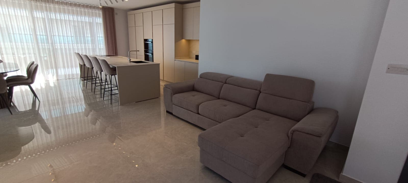 Three Bedroom Apartment with Large Terrace and Seaviews in Qawra - thumbnail 2