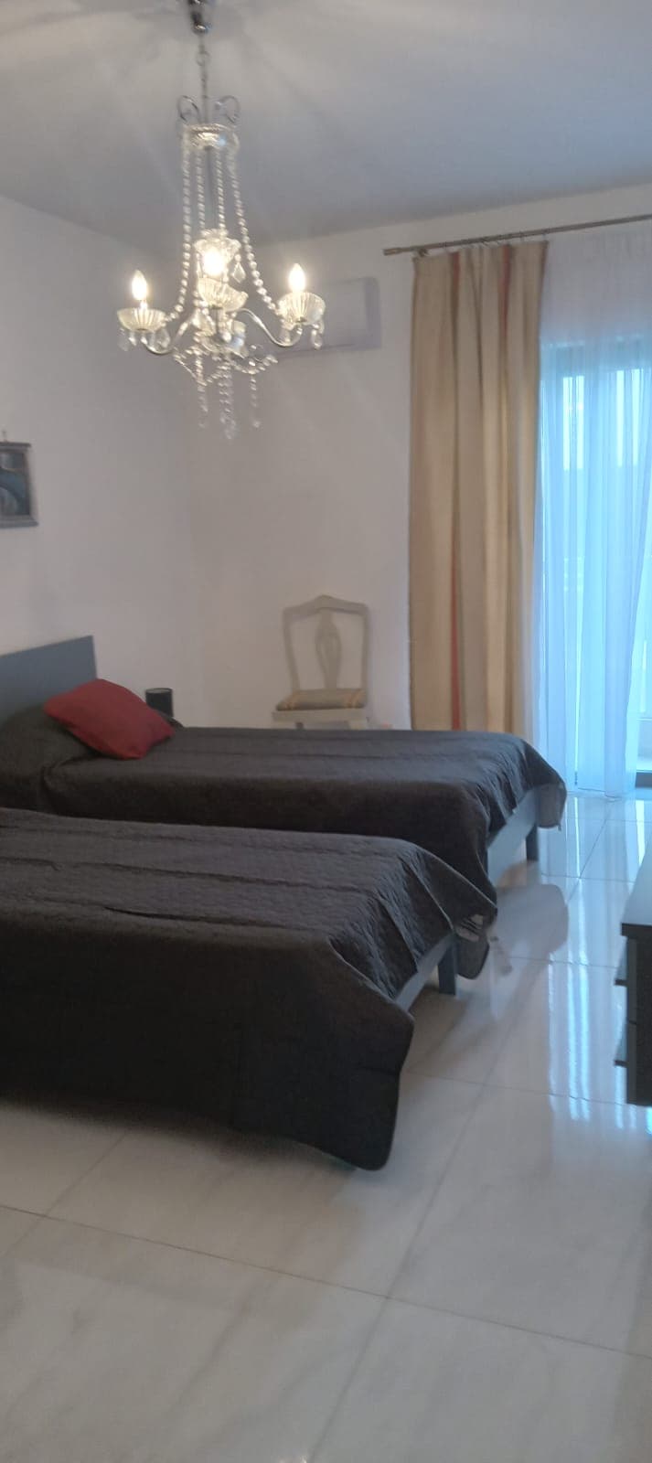 Three Bedroom Apartment with Terrace in Pembroke - thumbnail 9