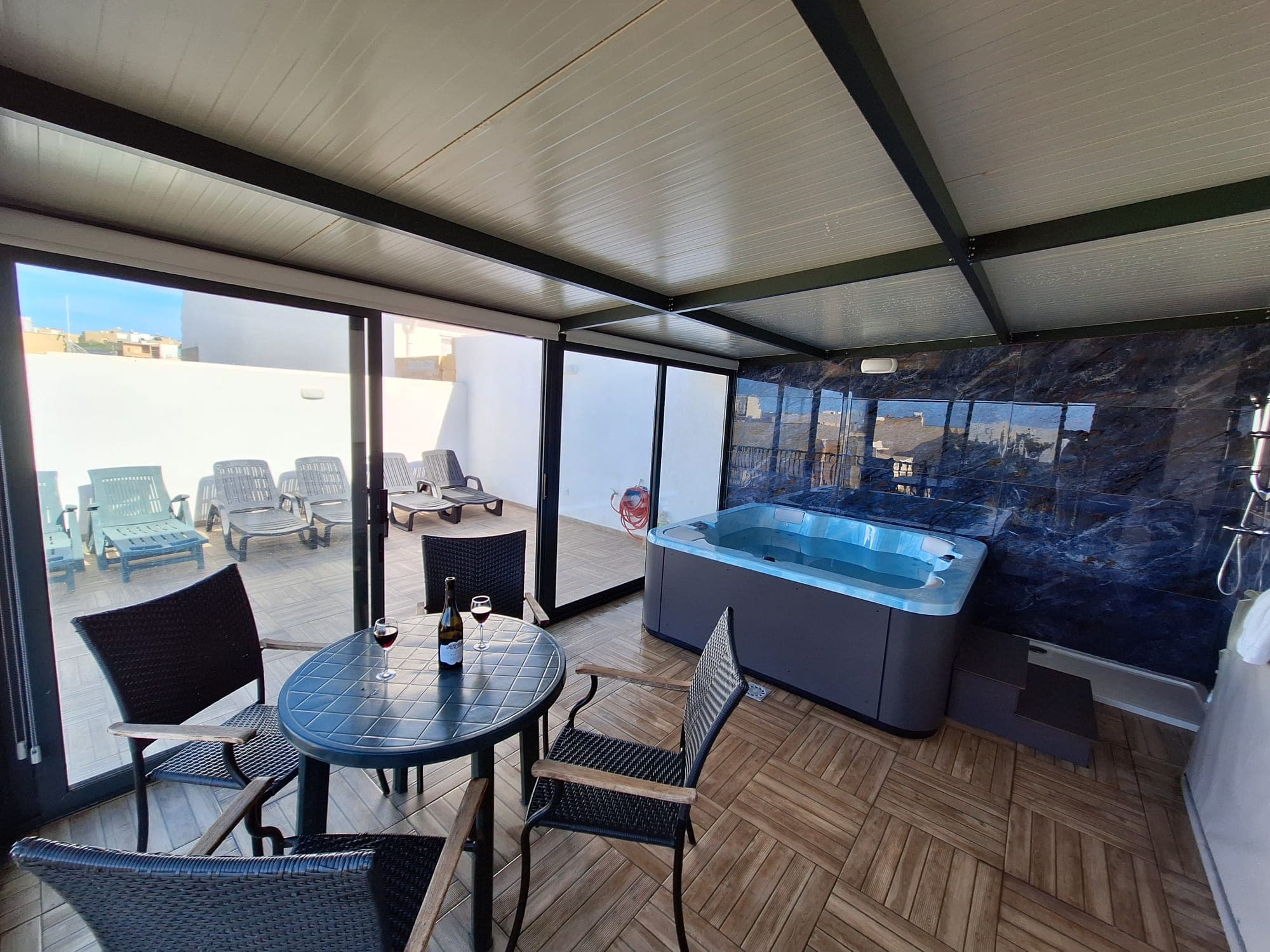 Penthouse with Jacuzzi in Xaghra - thumbnail 5