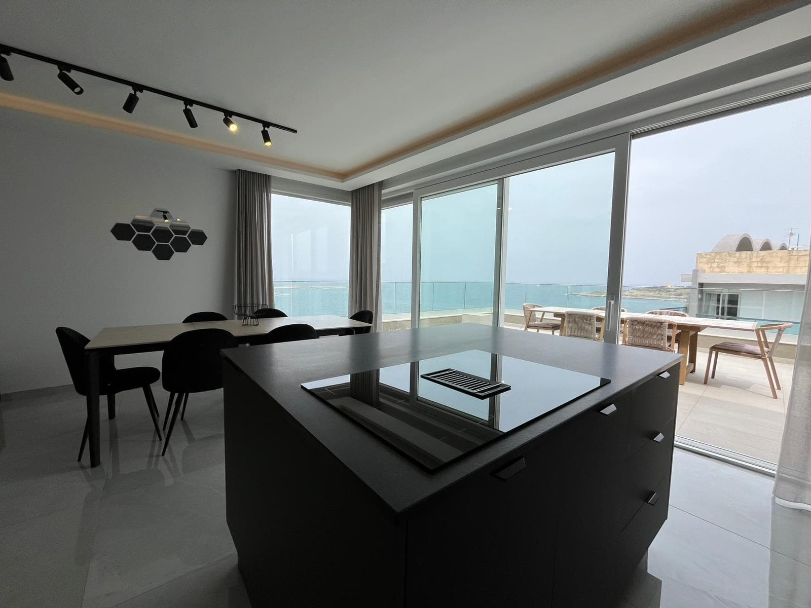 Three Bedroom Penthouse with Large Terrace and Sea views in Qawra - thumbnail 7