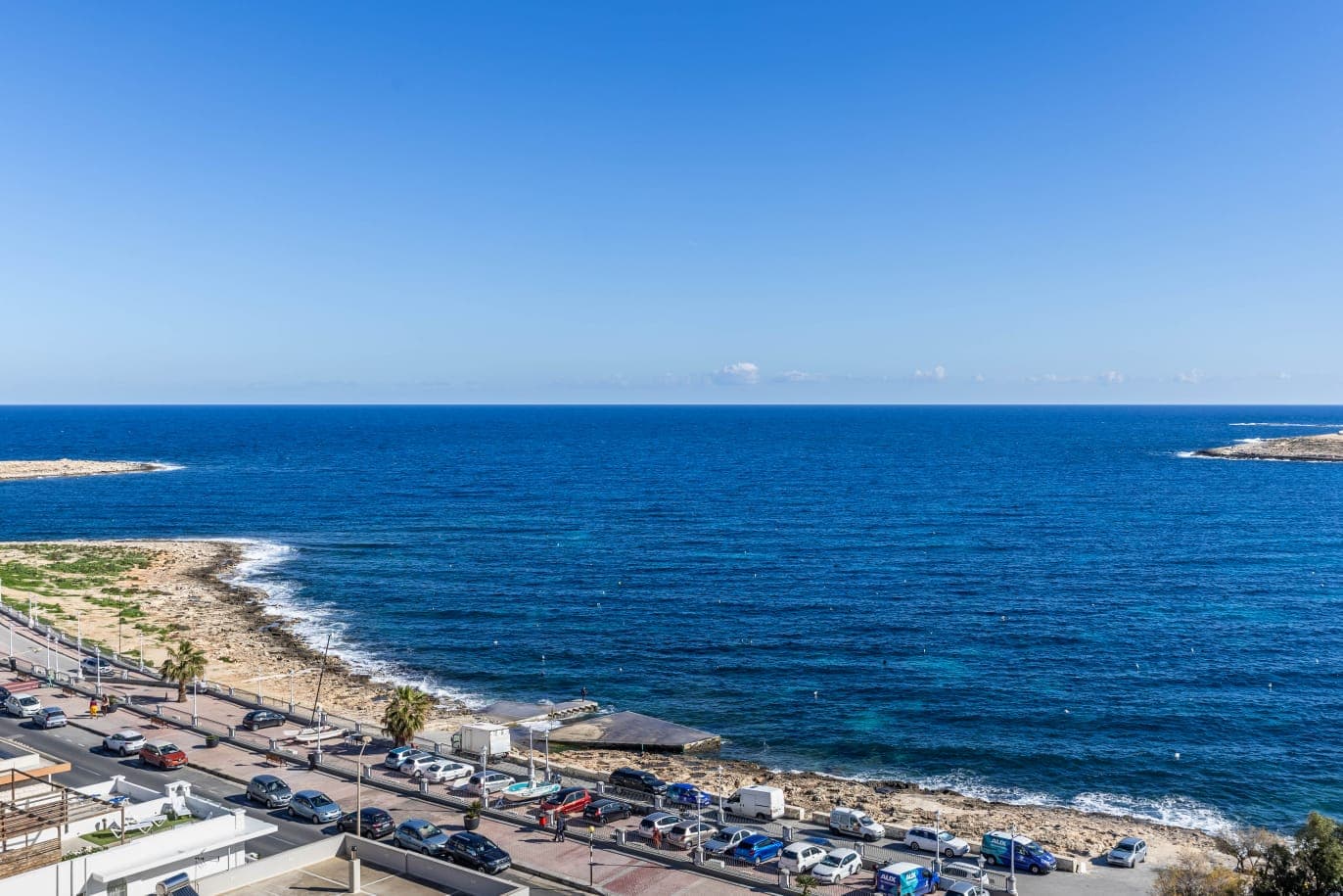 Three bedroom Apartment with Large Terrace and Seaview in Qawra - thumbnail 2