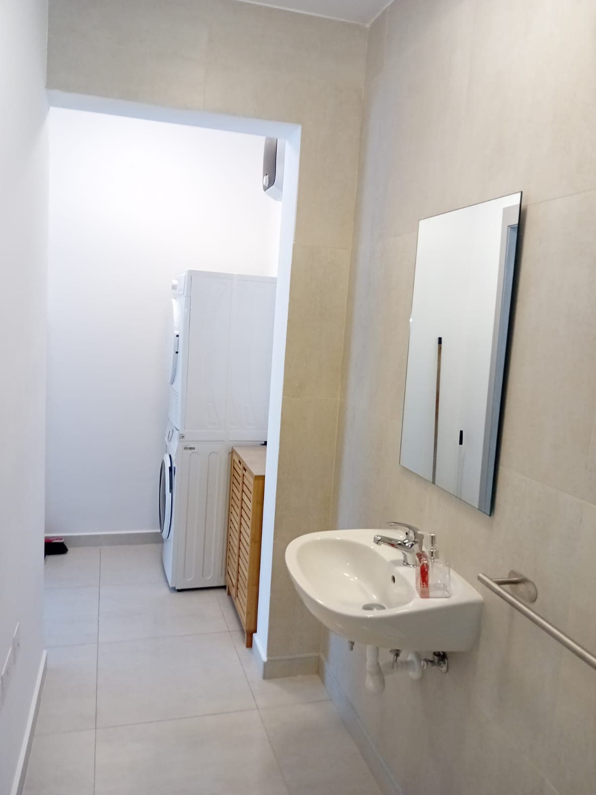 Three Bedroom Apartment with a Balcony in Gzira - thumbnail 10
