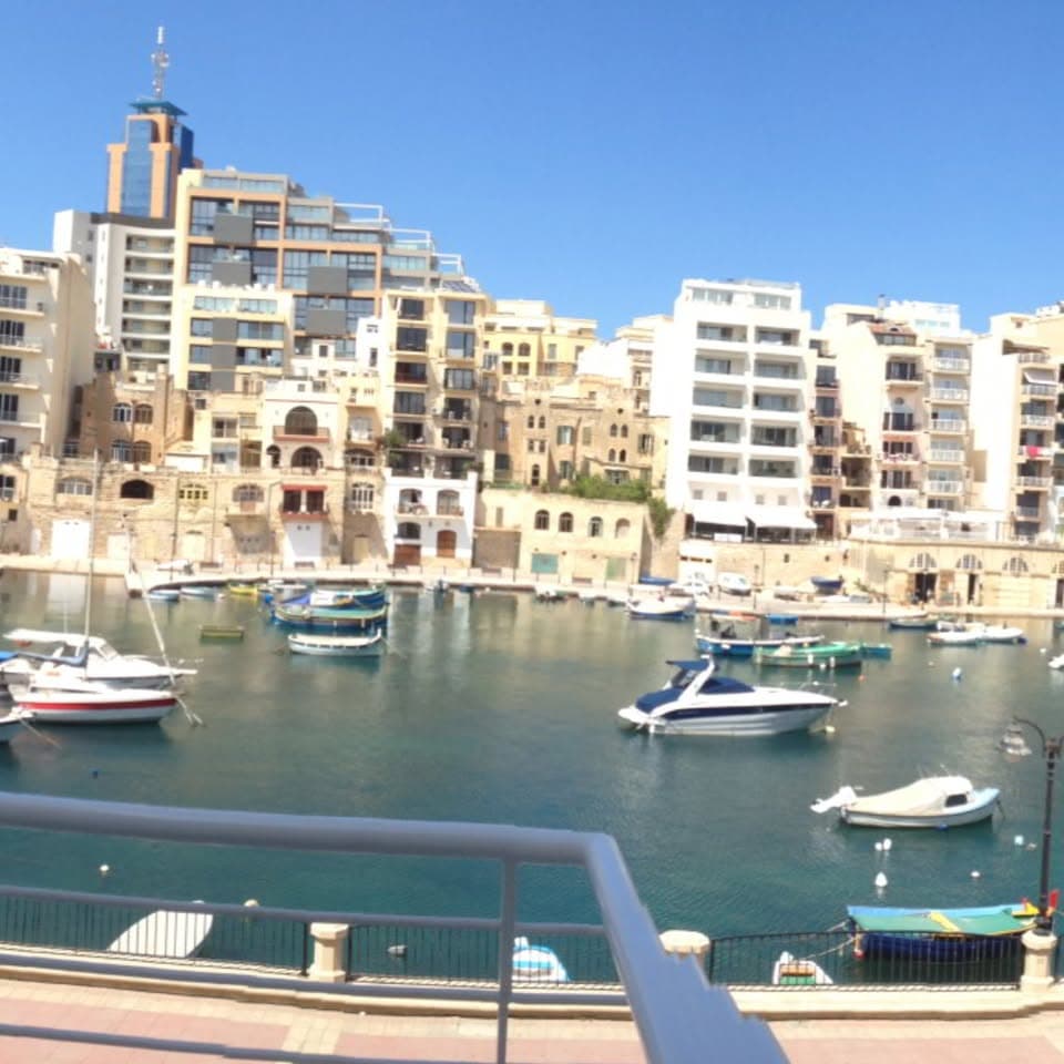 Townhouse in St Julians - thumbnail 2