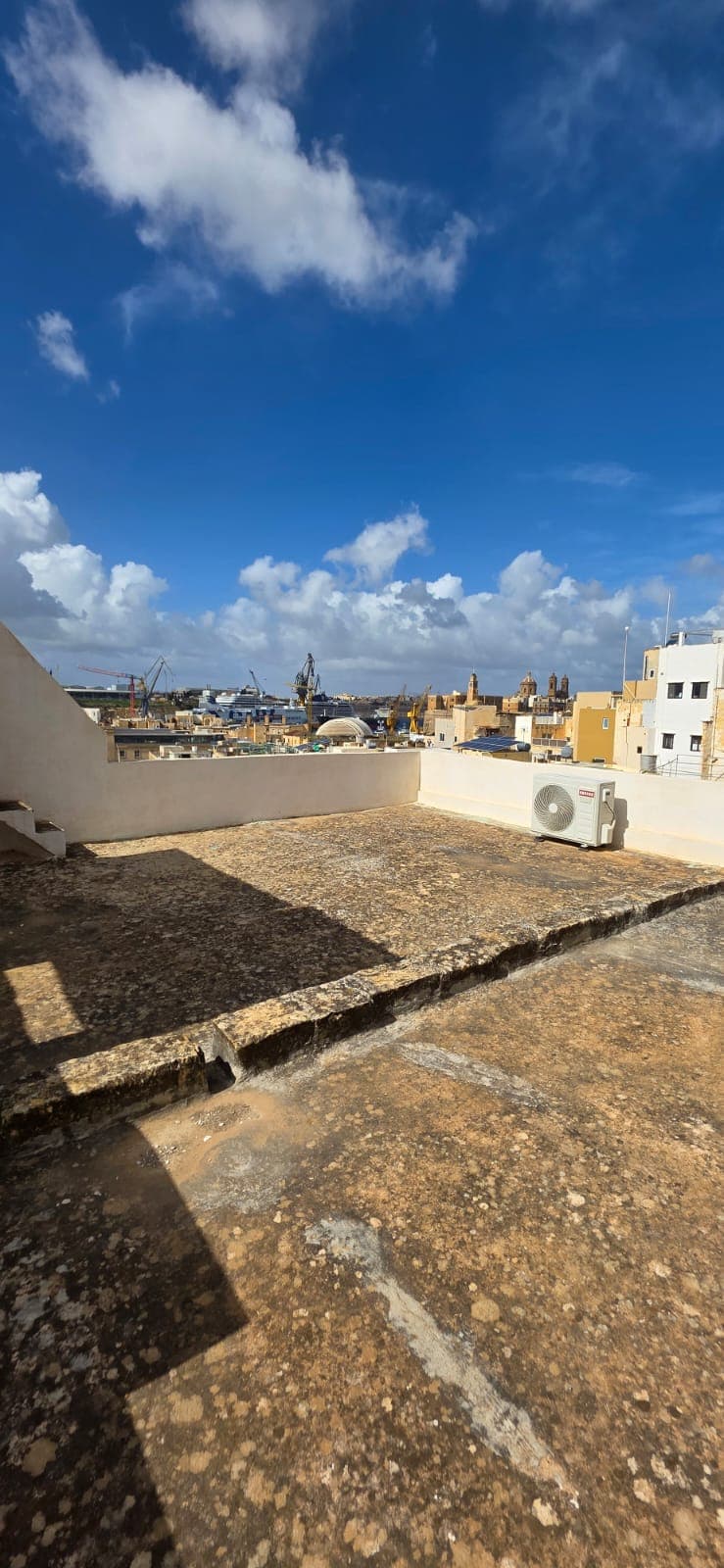Townhouse in Bormla - Photo 1 of 11