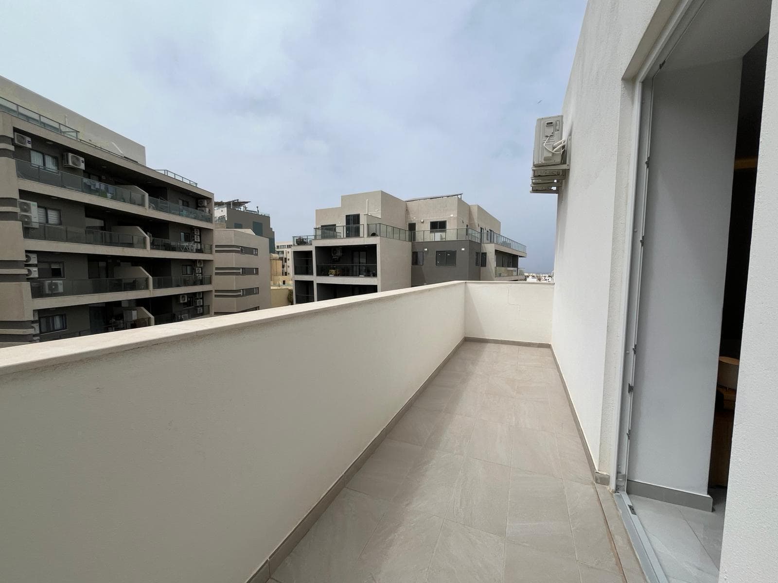 Three Bedroom Penthouse with Large Terrace and Sea views in Qawra - thumbnail 19