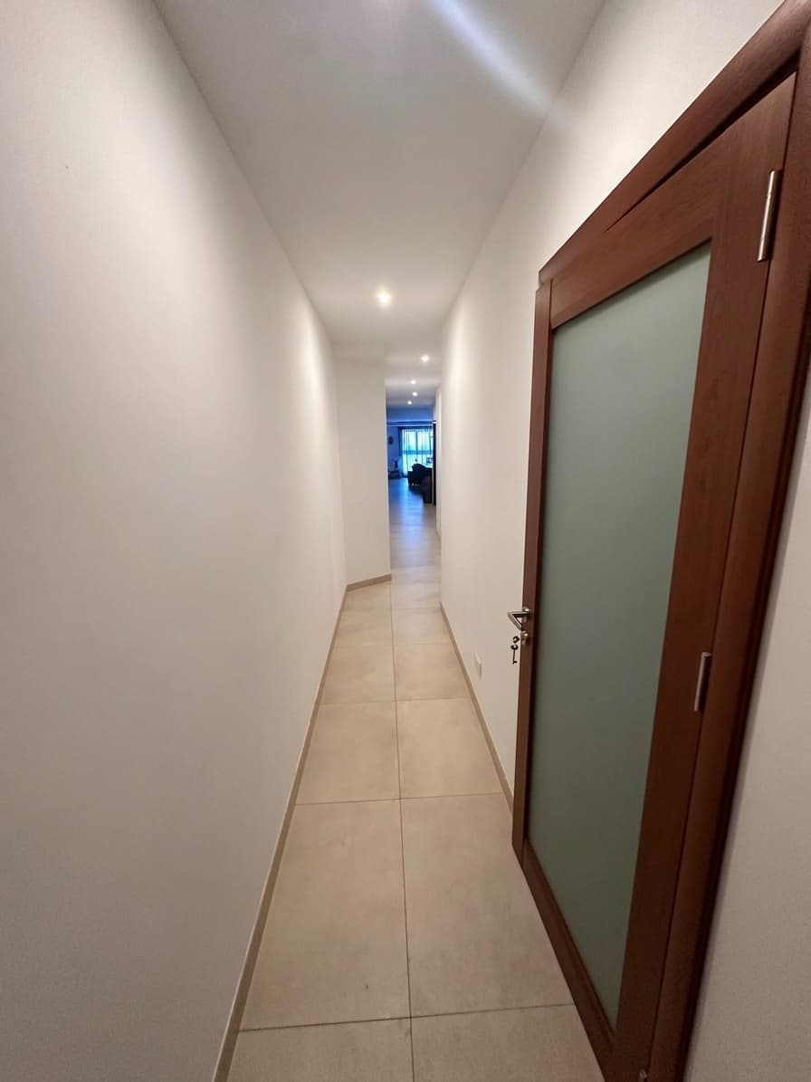 Seafront Apartment in Sliema  - thumbnail 8