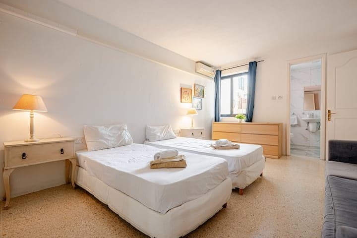 Three Bedroom Apartment with Large Terrace in St Julians  - thumbnail 13