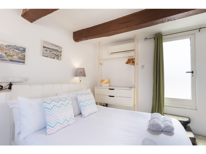 One Bedroom Apartment with Roof Terrace in Valletta  - thumbnail 11