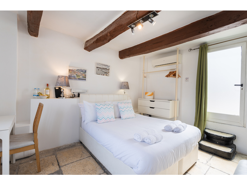 One Bedroom Apartment with Roof Terrace in Valletta  - thumbnail 12