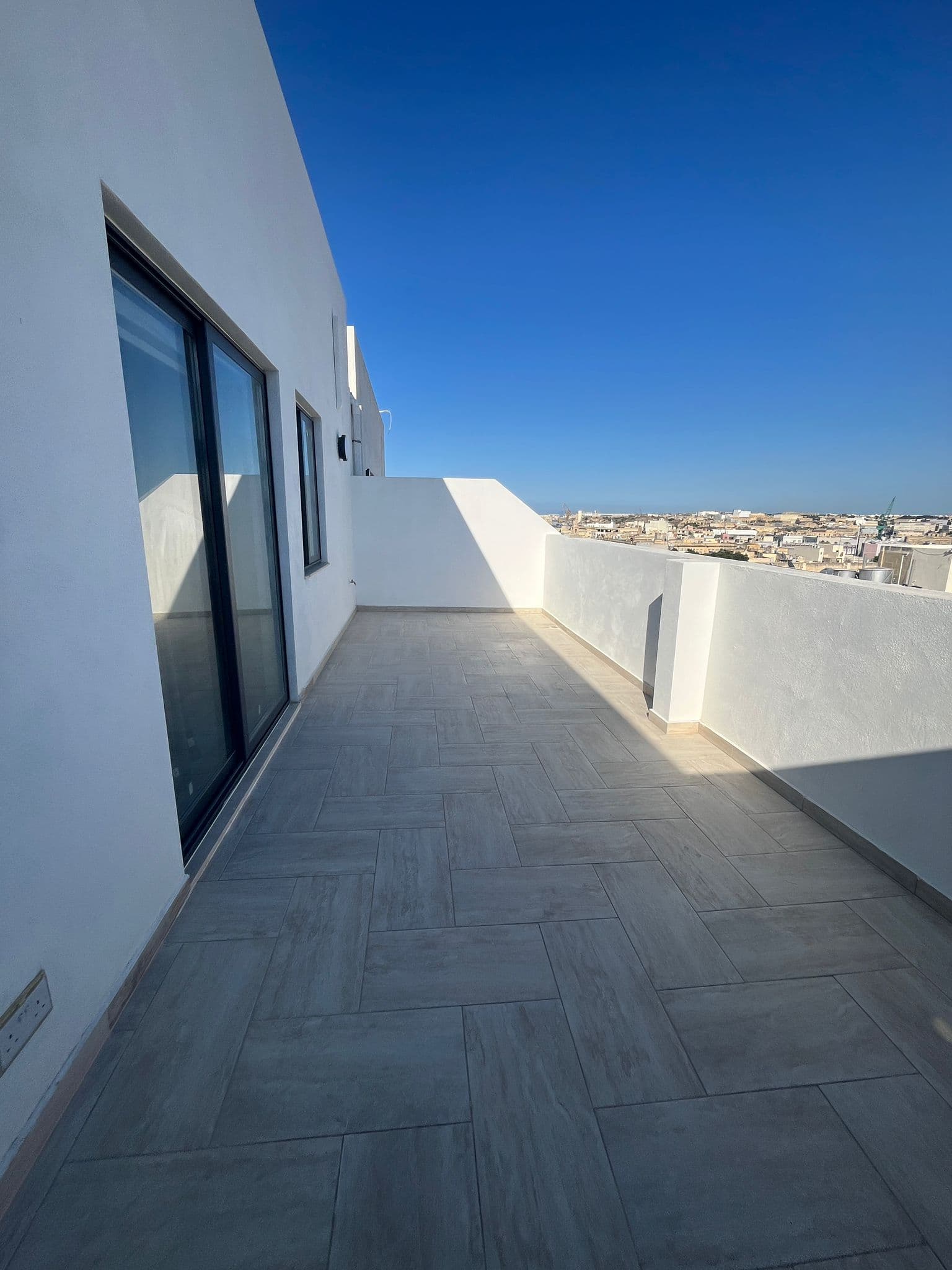 Two Bedroom Corner Penthouse with Large Terrace in Marsa - thumbnail 2